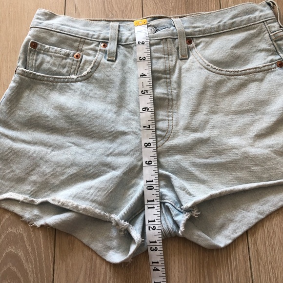Levi’s 501 Jean Shorts in Light Blue Size 27 - Picture 11 of 11